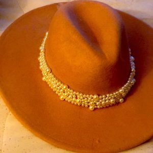 Scoop Wool Fedora/w Pearl Trim. One Size. New!